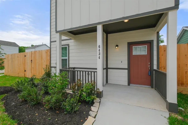$2,500 | 6434 New York Street, Houston, TX 77021