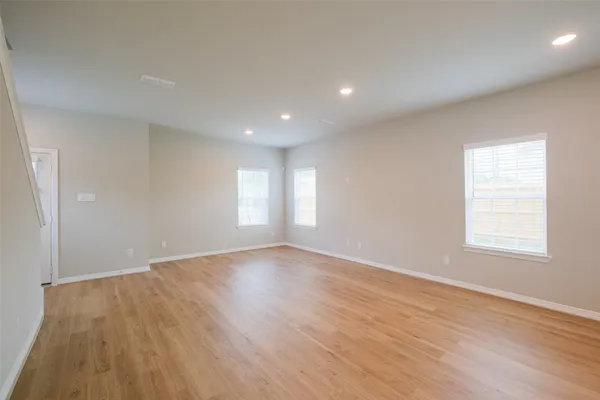 $2,500 | 6434 New York Street, Houston, TX 77021