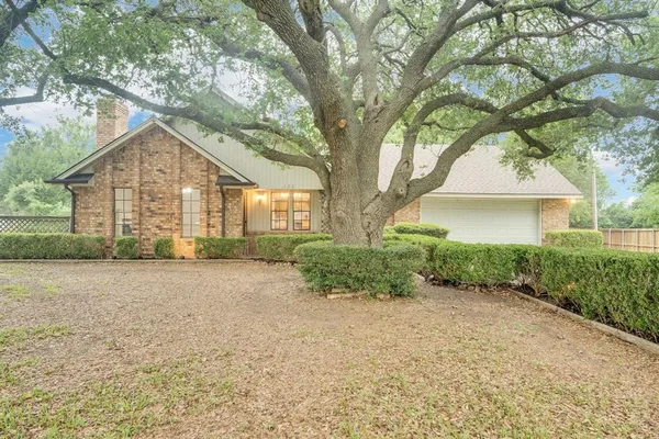 $370,000 | 730 Squire Place, Red Oak, TX 75154