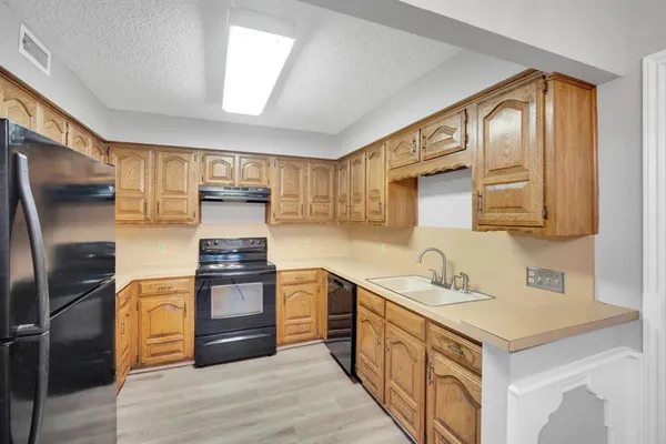 $370,000 | 730 Squire Place, Red Oak, TX 75154