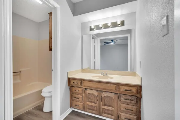 $370,000 | 730 Squire Place, Red Oak, TX 75154