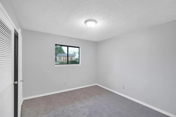 $370,000 | 730 Squire Place, Red Oak, TX 75154