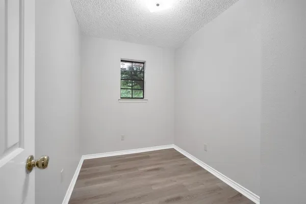 $370,000 | 730 Squire Place, Red Oak, TX 75154