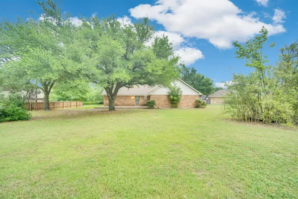 $370,000 | 730 Squire Place, Red Oak, TX 75154