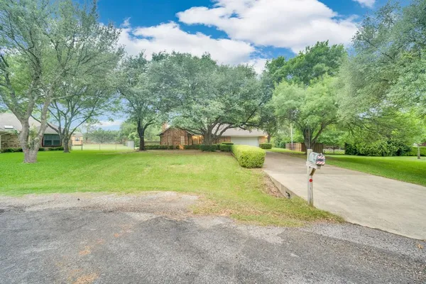 $370,000 | 730 Squire Place, Red Oak, TX 75154