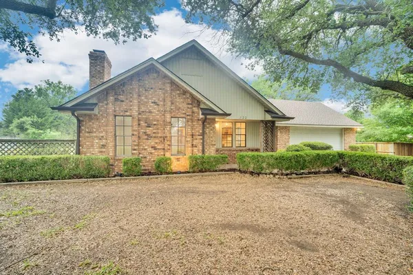 $370,000 | 730 Squire Place, Red Oak, TX 75154