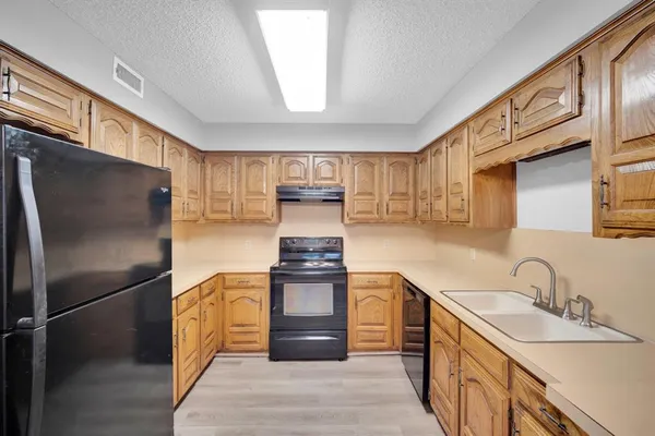 $370,000 | 730 Squire Place, Red Oak, TX 75154