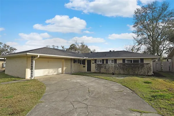 $169,900 | 4307 Oaklawn Drive, Lake Charles, LA 70605