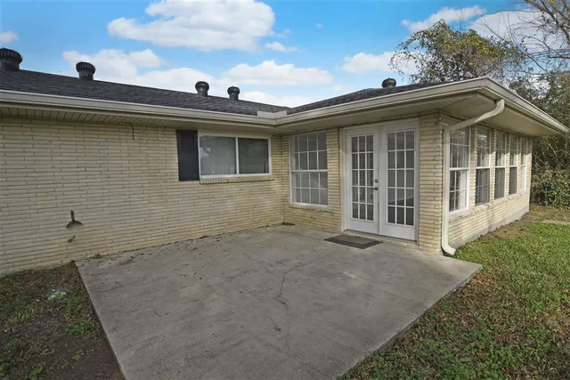 $190,000 | 4307 Oaklawn Drive, Lake Charles, LA 70605