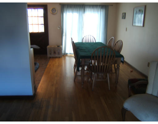 8 Amherst Road Wilmington, MA 01887 - Photo 2 of 10 Gallery Image 2