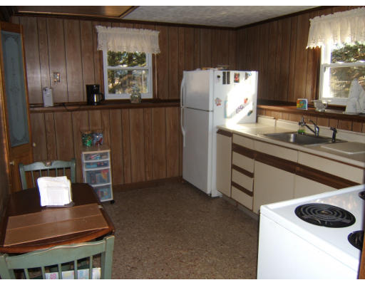 8 Amherst Road Wilmington, MA 01887 - Photo 4 of 10 Gallery Image 4