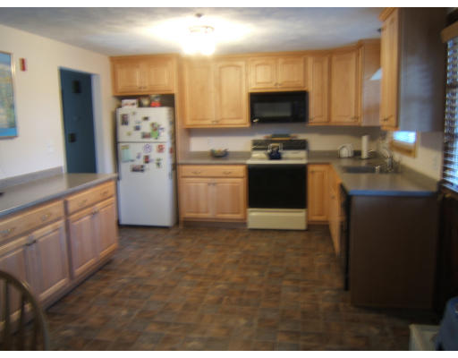 8 Amherst Road Wilmington, MA 01887 - Photo 7 of 10 Gallery Image 7