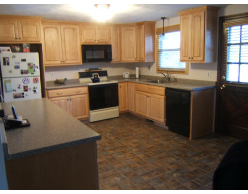 8 Amherst Road Wilmington, MA 01887 - Photo 9 of 10 Gallery Image 9