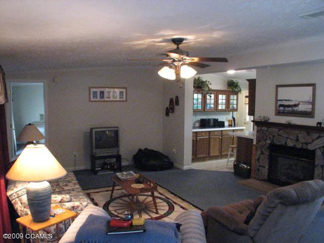 192 Piver Road Beaufort, NC 28516 - Photo 3 of 12 Living room