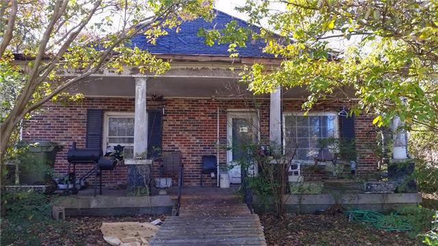214 West Spring Street Lebanon, TN 37087 - Photo 1 of 5 Front view of the home, built in 1948. Make this a winter project and...BRING THIS OLD HOME BACK TO LIFE!