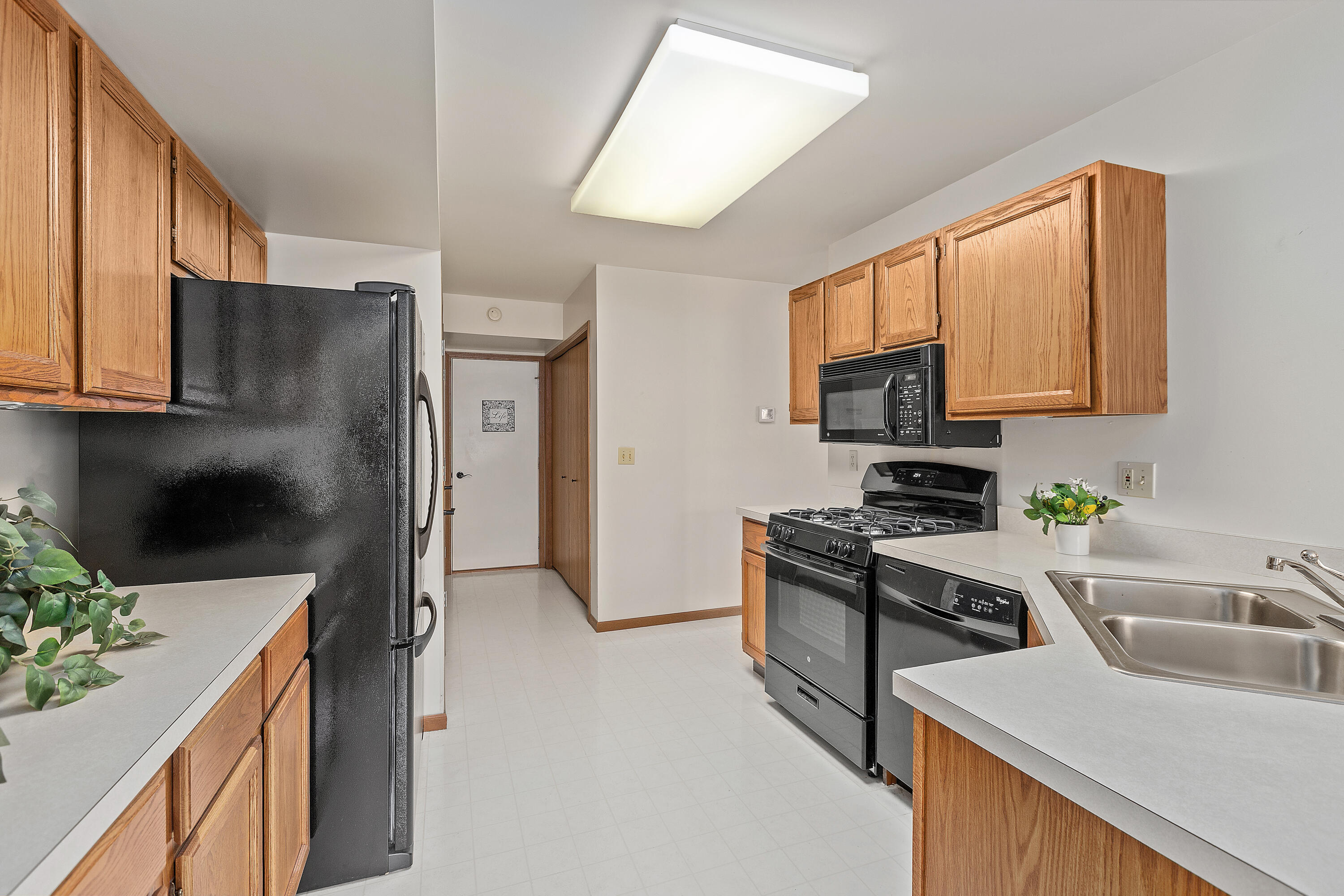 633 West 94th Court Crown Point, IN 46307 - Photo 9 of 19 3000x2000
