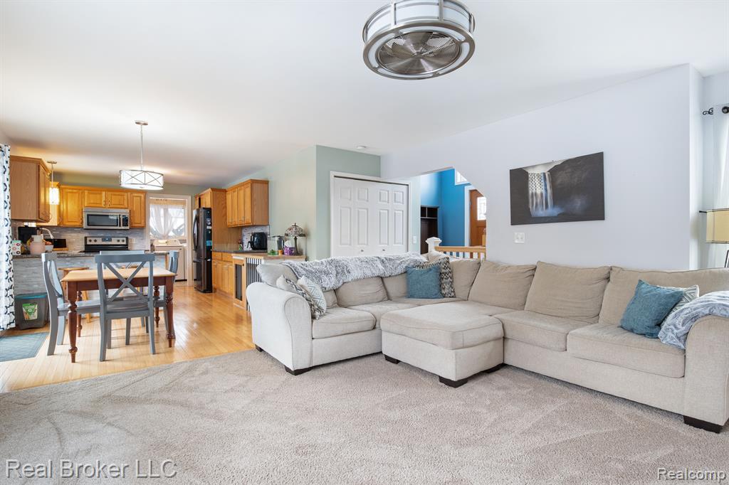 4912 Annette Drive Waterford, MI 48329 - Photo 6 of 26