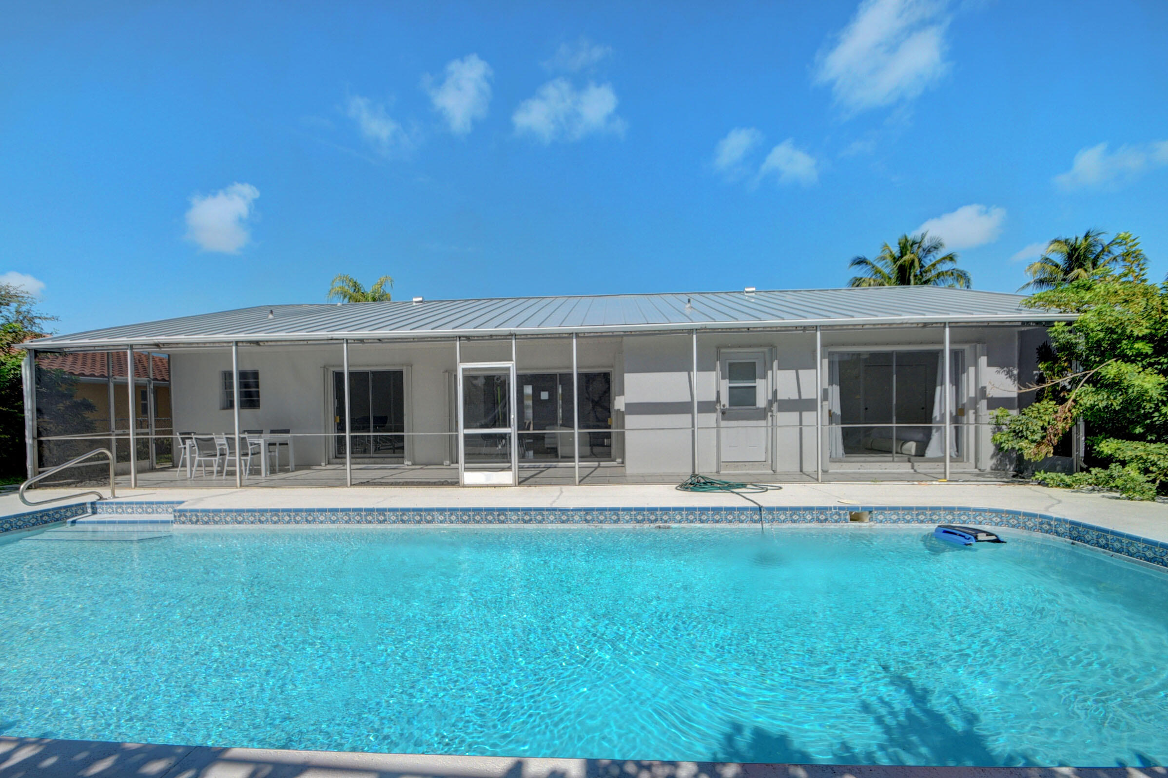 1171 Bimini Lane Singer Island, FL 33404 - Photo 2 of 61 38_house (38)