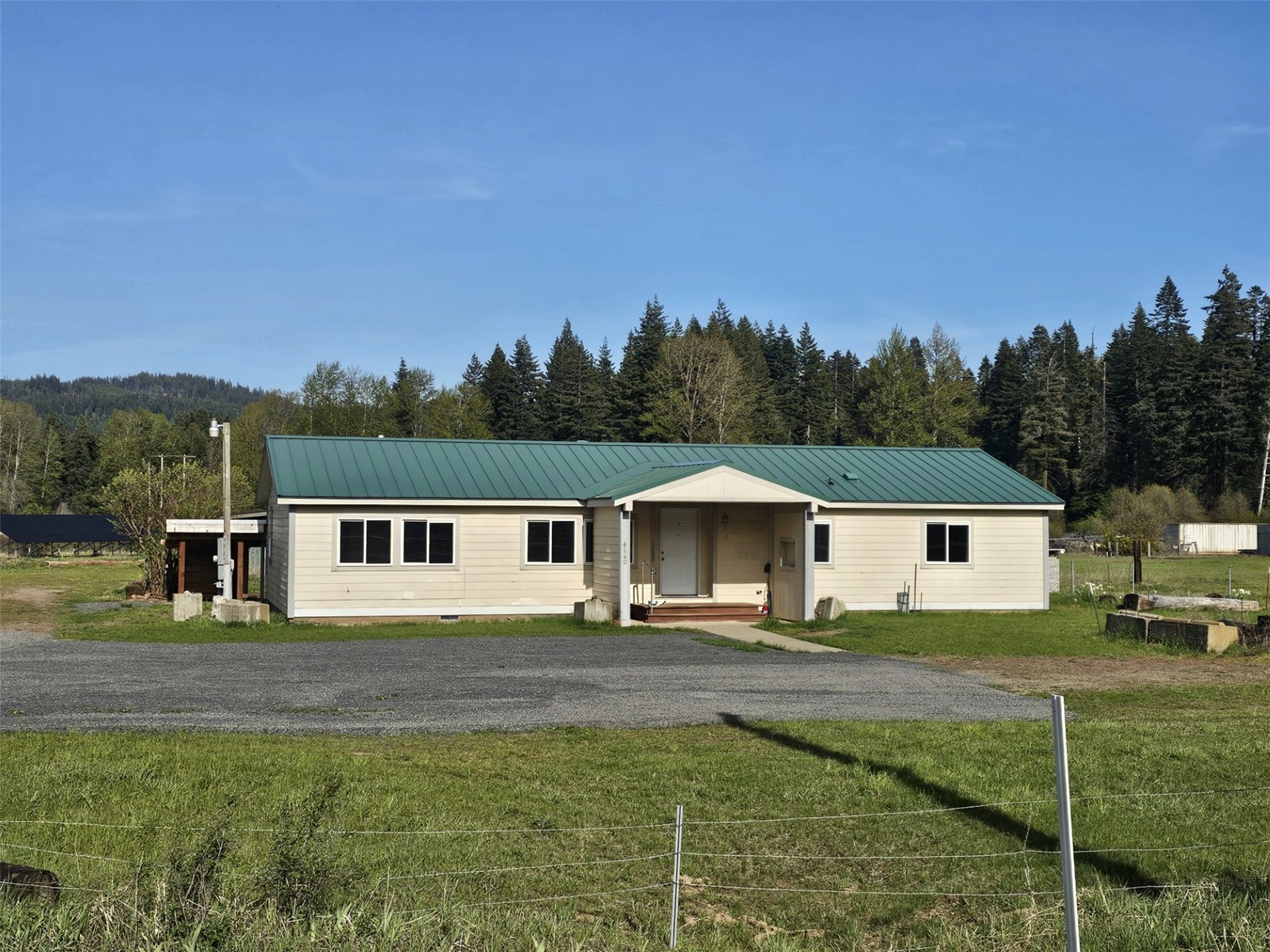 6640 Nelson Siding Road Cle Elum, WA 98922 - Photo 1 of 1 a front view of a house with a yard