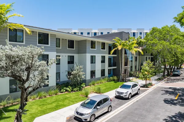 $3,675 | 5961 Southwest 68th Street, Unit B302, South Miami, FL 33143