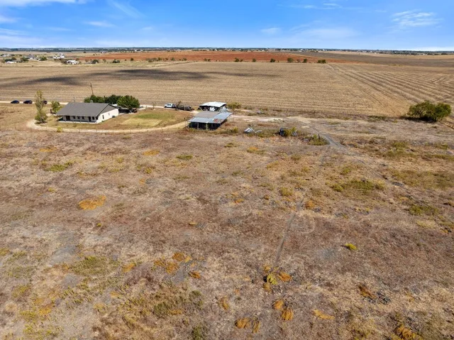 $830,000 | 18319 Werchan Lane, Unit D, Coupland, TX 78615