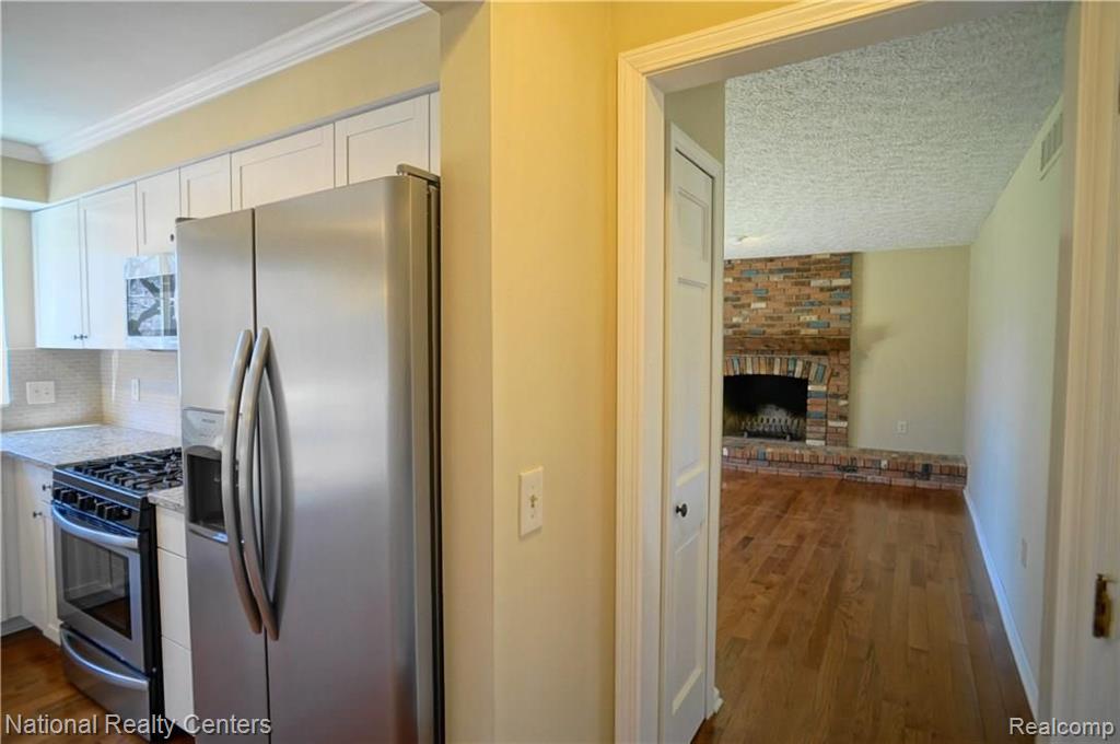 1275 West Fairview Lane Rochester Hills, MI 48306 - Photo 6 of 30