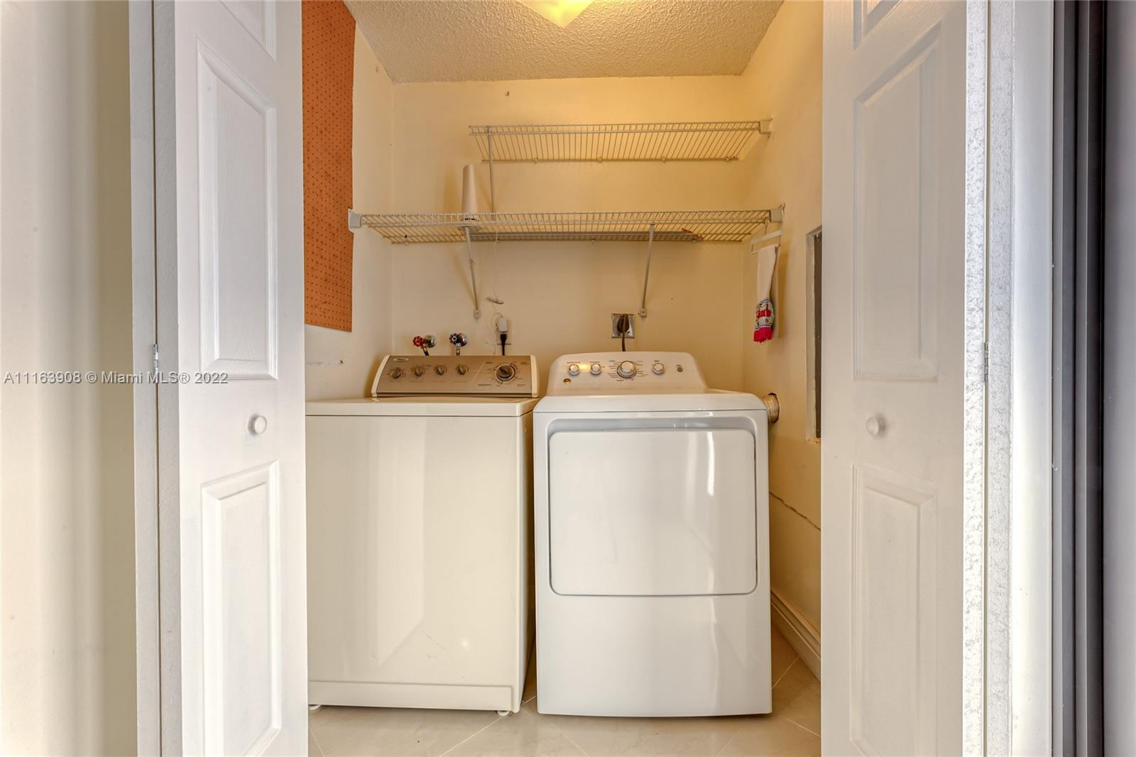 3595 Simms Street Hollywood, FL 33021 - Photo 7 of 28 Gallery Image 7