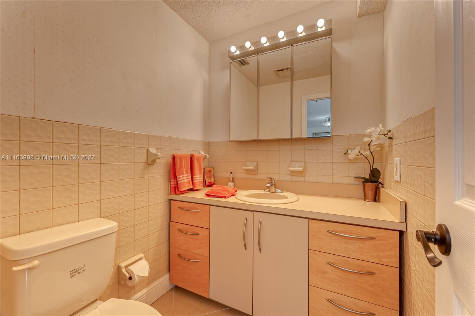 3595 Simms Street Hollywood, FL 33021 - Photo 8 of 28 Gallery Image 8