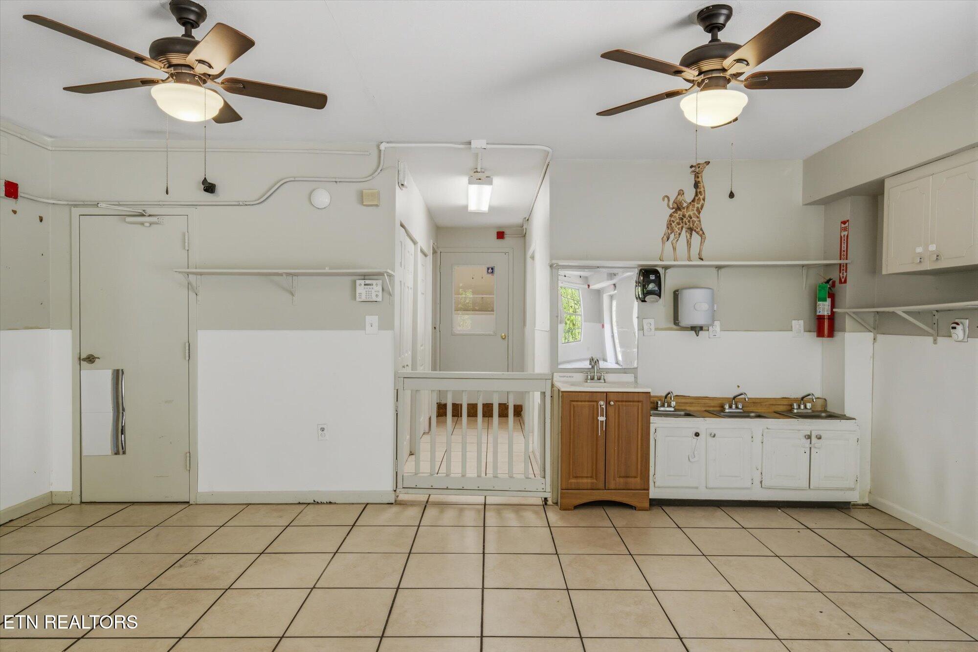 607 Old Tacora Hills Road Clinton, TN 37716 - Photo 10 of 32 10-607-Old-Tacora-Hills-Rd-Clinton-TN-10
