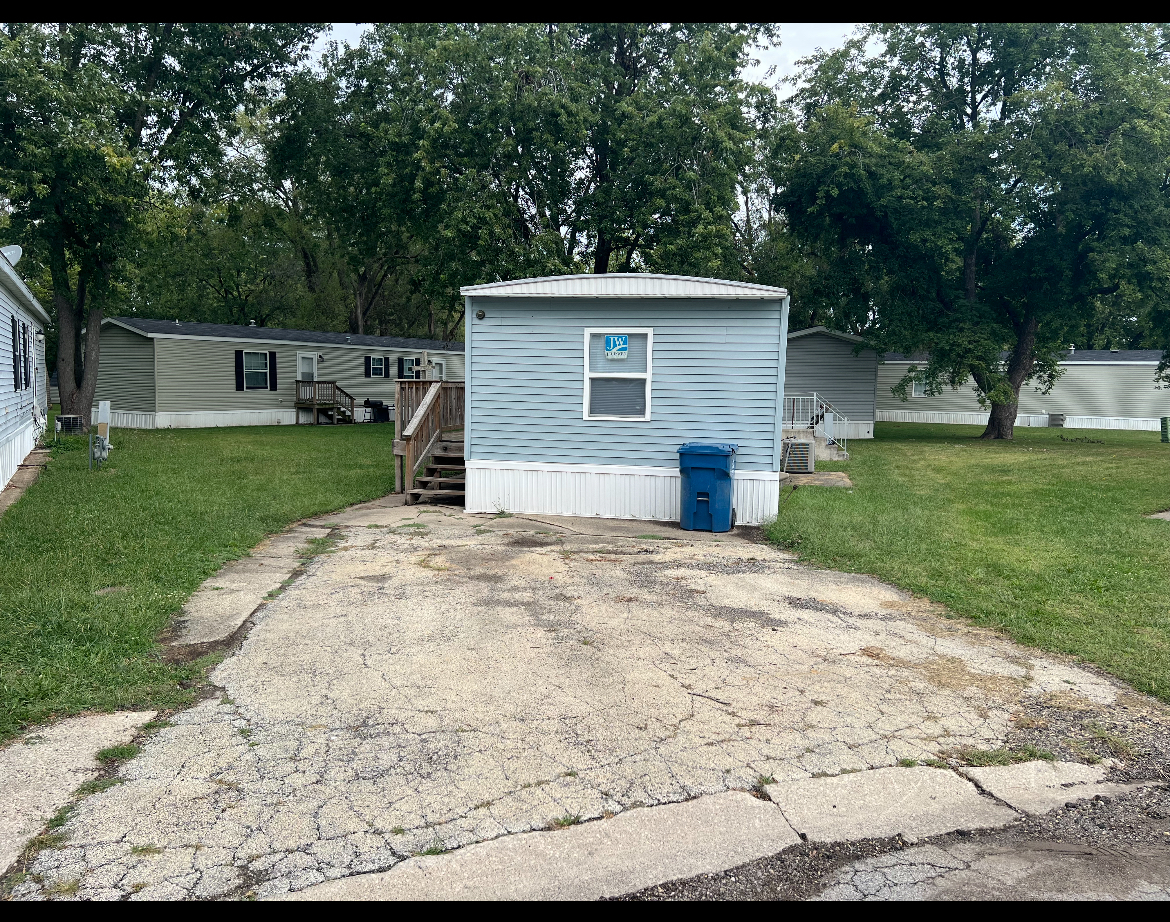 10 Apache Court Bourbonnais, IL 60914 - Photo 3 of 10