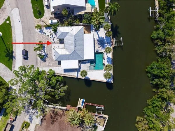 $1,825,000 | 306 Island Circle, Sarasota, FL 34242