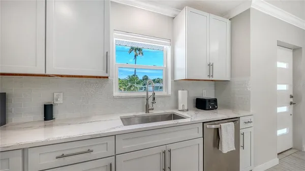 $1,825,000 | 306 Island Circle, Sarasota, FL 34242