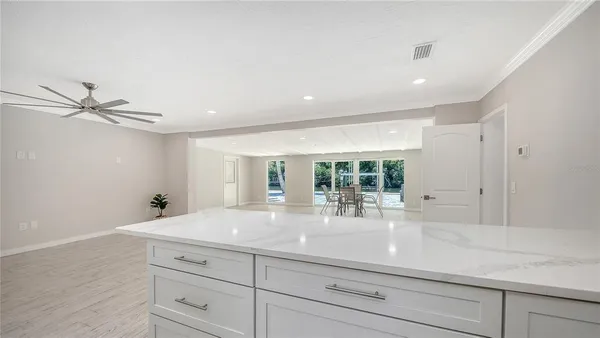 $1,825,000 | 306 Island Circle, Sarasota, FL 34242