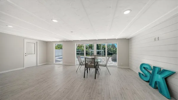 $1,825,000 | 306 Island Circle, Sarasota, FL 34242