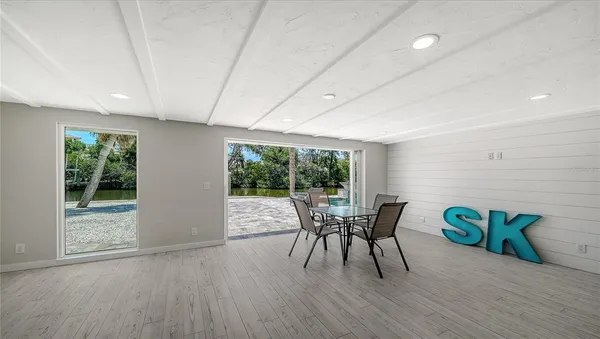 $1,825,000 | 306 Island Circle, Sarasota, FL 34242