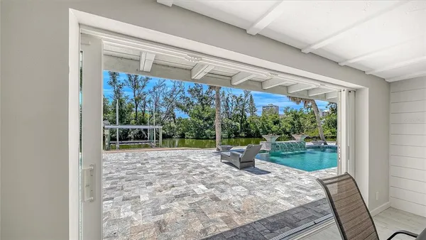 $1,825,000 | 306 Island Circle, Sarasota, FL 34242