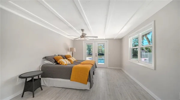 $1,825,000 | 306 Island Circle, Sarasota, FL 34242