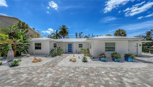 $1,825,000 | 306 Island Circle, Sarasota, FL 34242