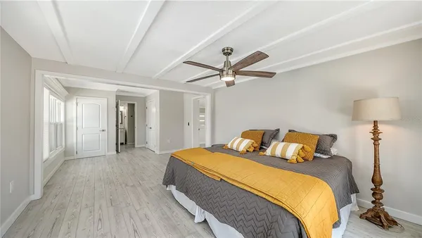 $1,825,000 | 306 Island Circle, Sarasota, FL 34242