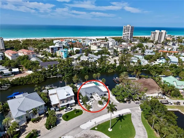 $1,825,000 | 306 Island Circle, Sarasota, FL 34242