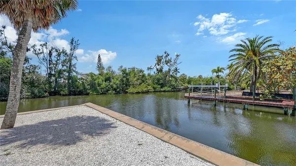 $1,825,000 | 306 Island Circle, Sarasota, FL 34242