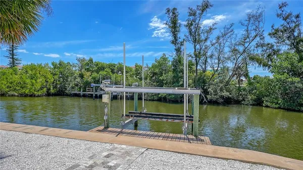 $1,825,000 | 306 Island Circle, Sarasota, FL 34242