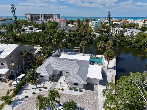 $1,825,000 | 306 Island Circle, Sarasota, FL 34242