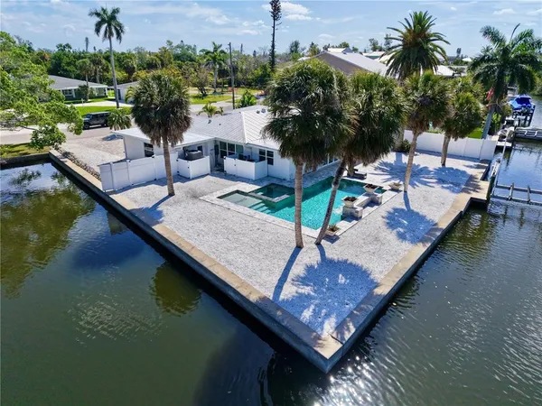 $1,825,000 | 306 Island Circle, Sarasota, FL 34242