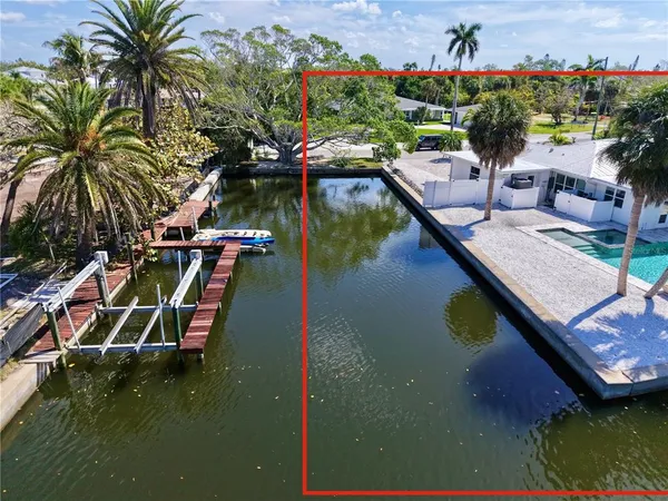 $1,825,000 | 306 Island Circle, Sarasota, FL 34242