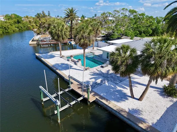 $1,825,000 | 306 Island Circle, Sarasota, FL 34242