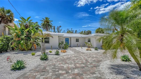 $1,825,000 | 306 Island Circle, Sarasota, FL 34242