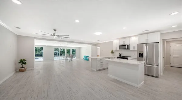 $1,825,000 | 306 Island Circle, Sarasota, FL 34242