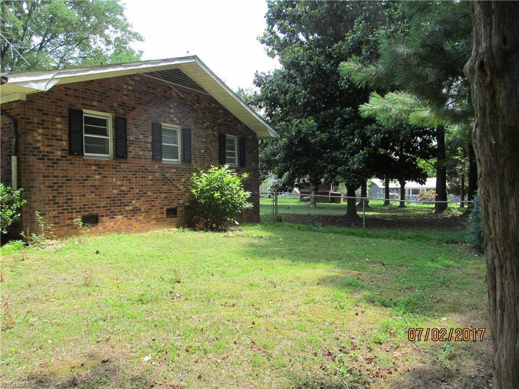 4174 County Line Road Thomasville, NC 27360 - Photo 22 of 28 SIDE VIEW