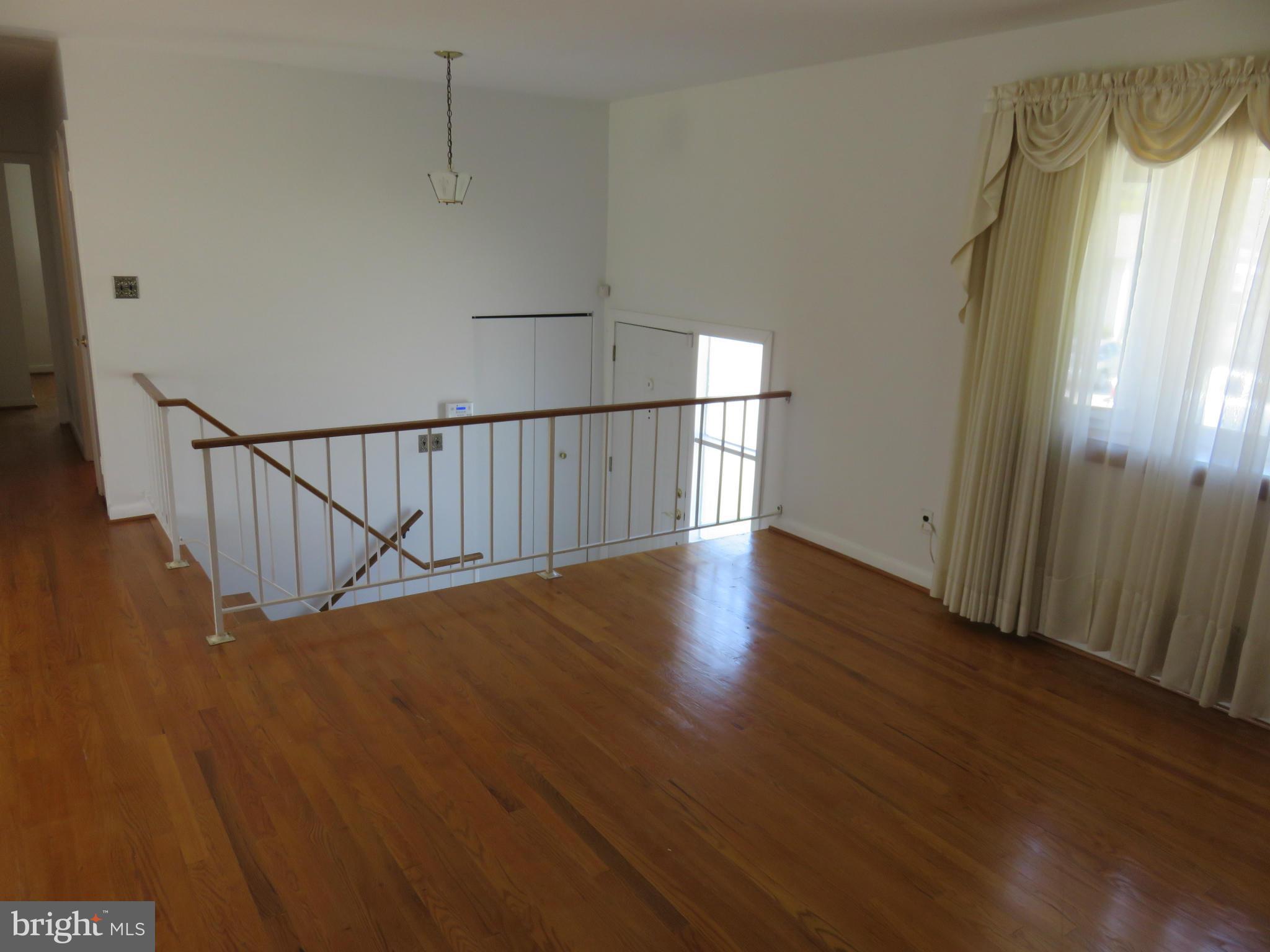 3822 Bayville Road Baltimore, MD 21220 - Photo 2 of 25 Living Room
